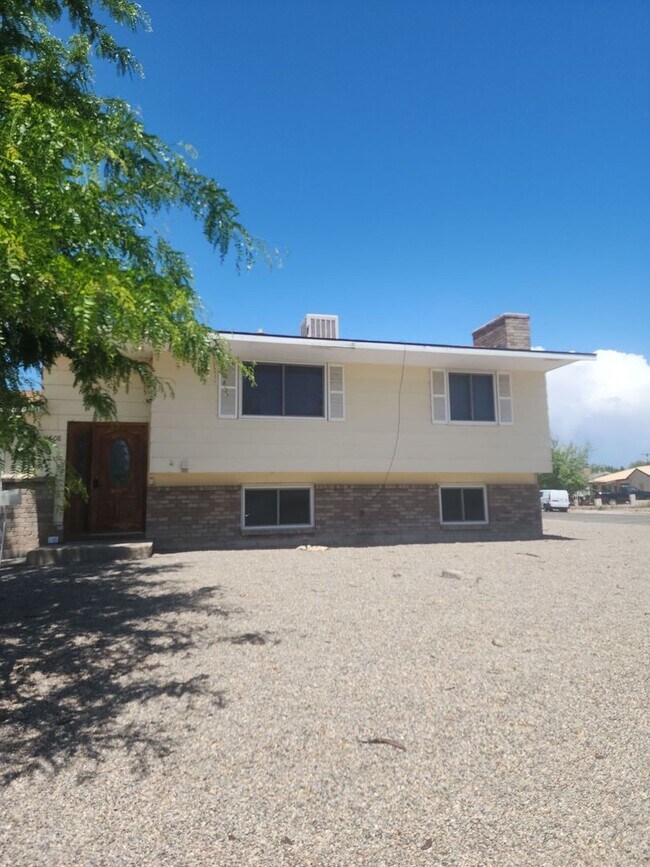 Building Photo - 1808 Camino Rio