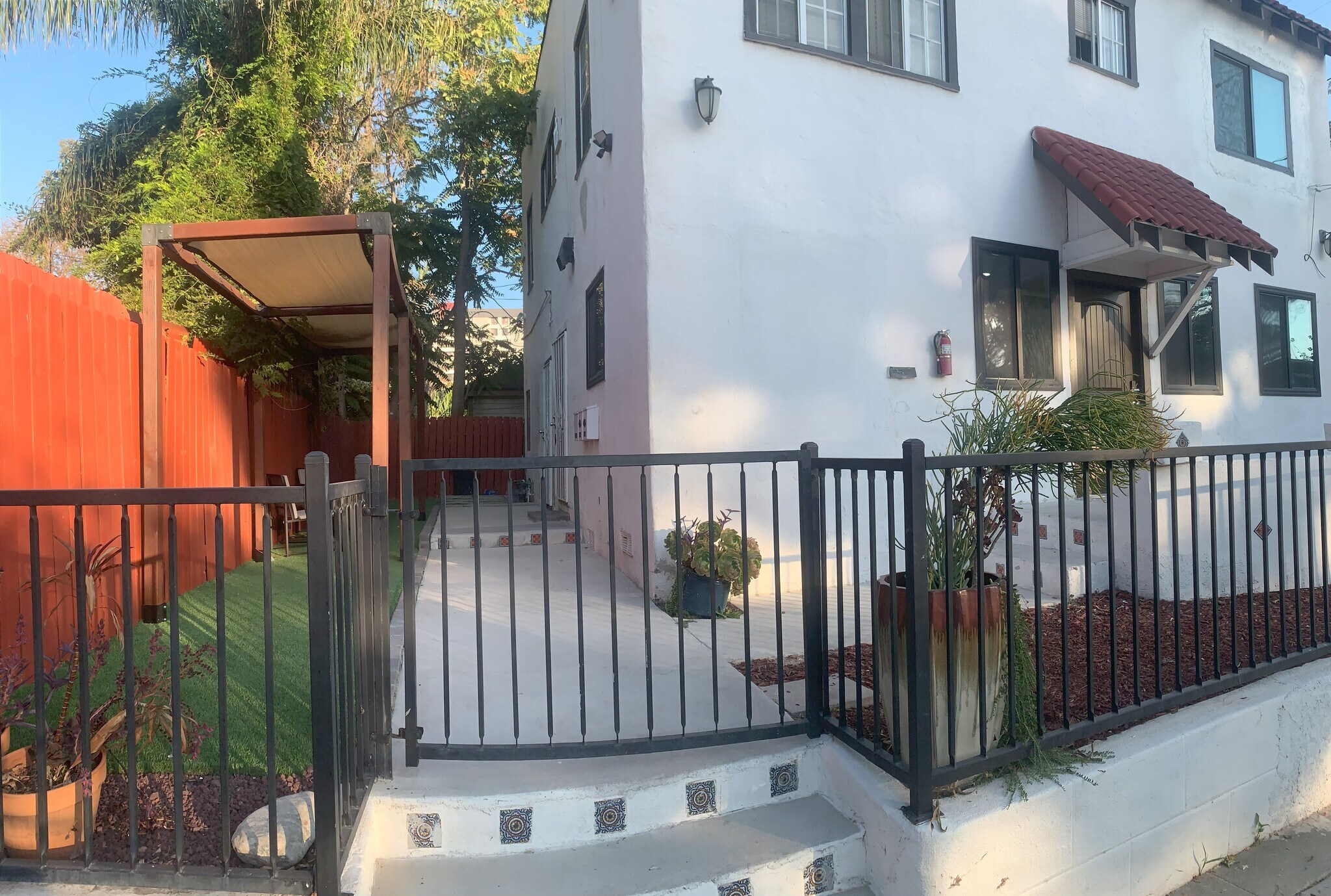 main entrance - 3448 Fairmount Blvd