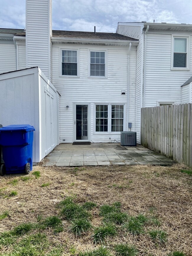 Building Photo - 247 Windbrooke Ln