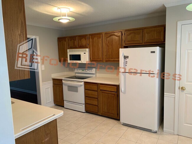 Building Photo - Charming 2-Story 2 BR Townhome @ Paxton To...