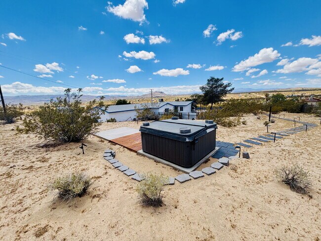 Building Photo - Gorgeous Home Surrounded by Panoramic Views