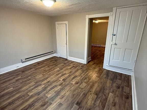 Building Photo - Practical and Move-In Ready