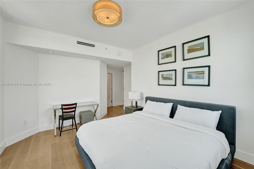 Building Photo - 17875 Collins Ave
