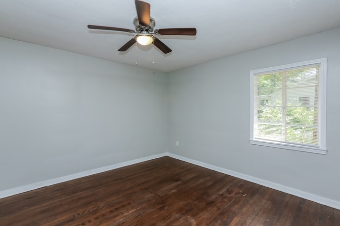 Building Photo - 216 Cedarhurst Dr