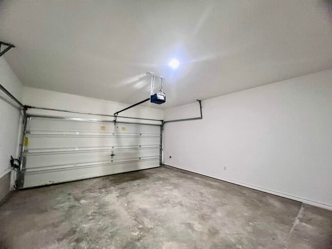 Building Photo - 9910 Bijan Dr