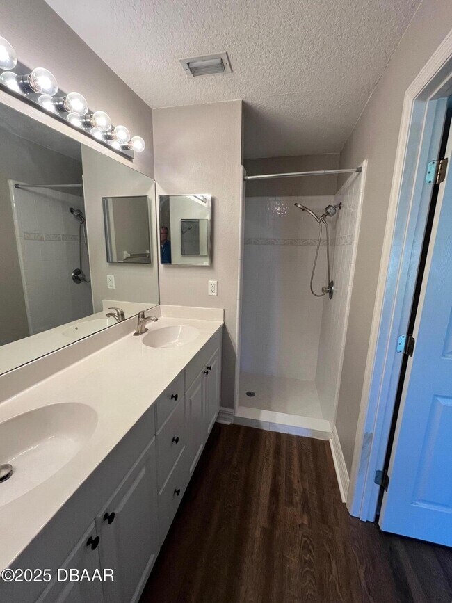 Building Photo - 138 Blue Heron Dr