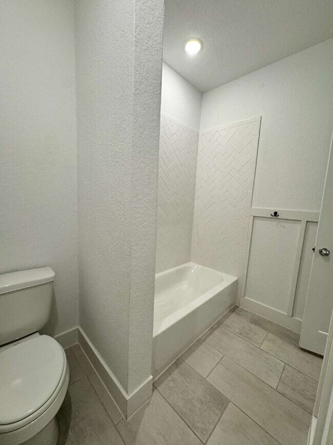 Building Photo - "Charming 4-Bed, 3-Bath Home in Castrovill...