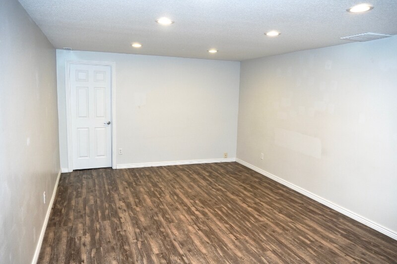 Building Photo - 2310 E St Vrain St