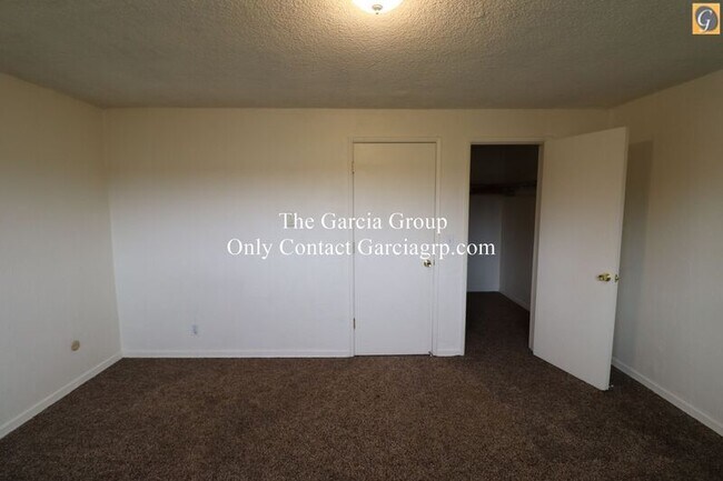 Building Photo - 581 Holmes Ln