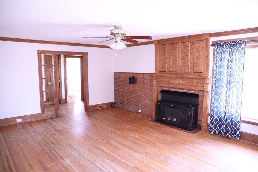 Building Photo - Room in Single Family Home on Mineral Springs Rd