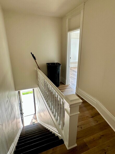 Building Photo - 424 N Parker Dr