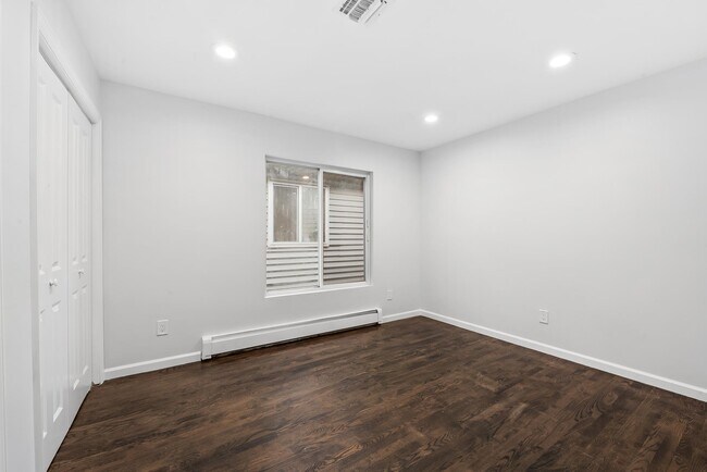 Building Photo - 1916 Grand Ave