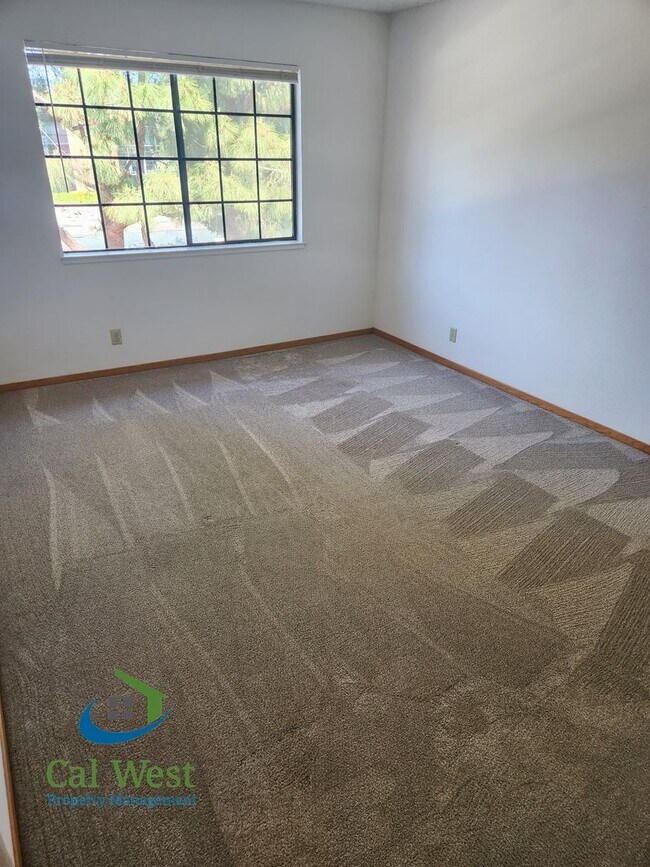 Building Photo - 01248 - % - Costa Mesa Terrace #G