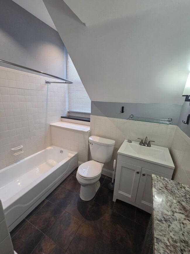 Building Photo - 2 bed/1 bath, Single-family Home! Modern and spacious with off-street parking and a relaxing back...