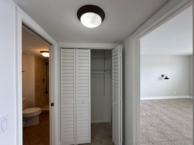 Building Photo - 309 Lake Cir