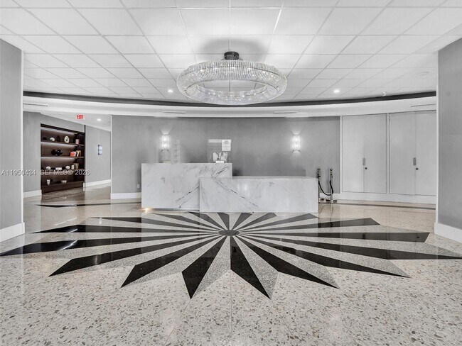 Building Photo - 3140 S Ocean Dr