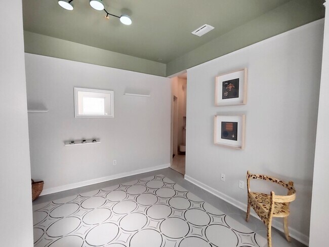 Building Photo - 253 Bella Dr