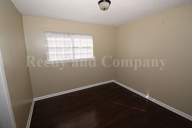 Building Photo - 4558 Almo Ave