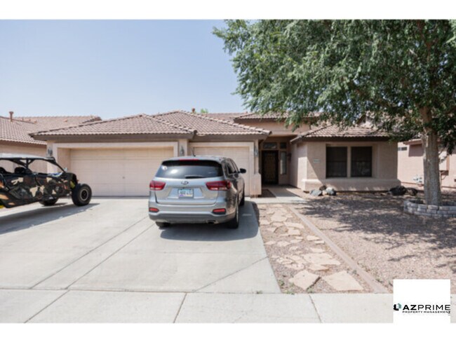 Building Photo - Live in luxury in this Exceptional 3/2 Gle...