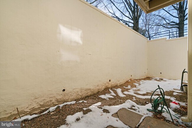 Building Photo - 5902 Surrey Hill Pl