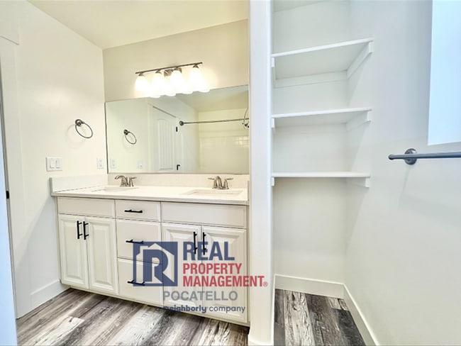Building Photo - "AMAZING NEW HOME FOR RENT" 3 Bed 2 Bath - 2 Car Garage