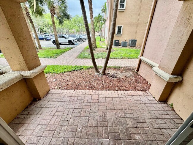 Building Photo - 6520 NW 114th Ave