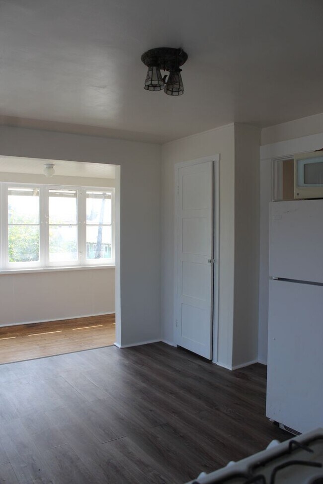 Building Photo - 622