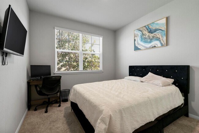 Building Photo - 212 Apache Plum Dr