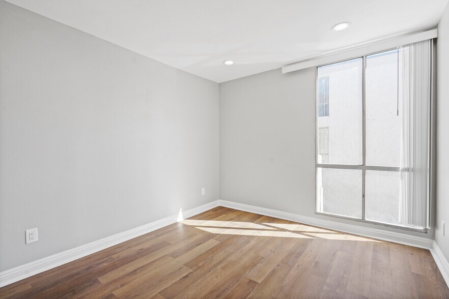 Building Photo - 8601 International Ave