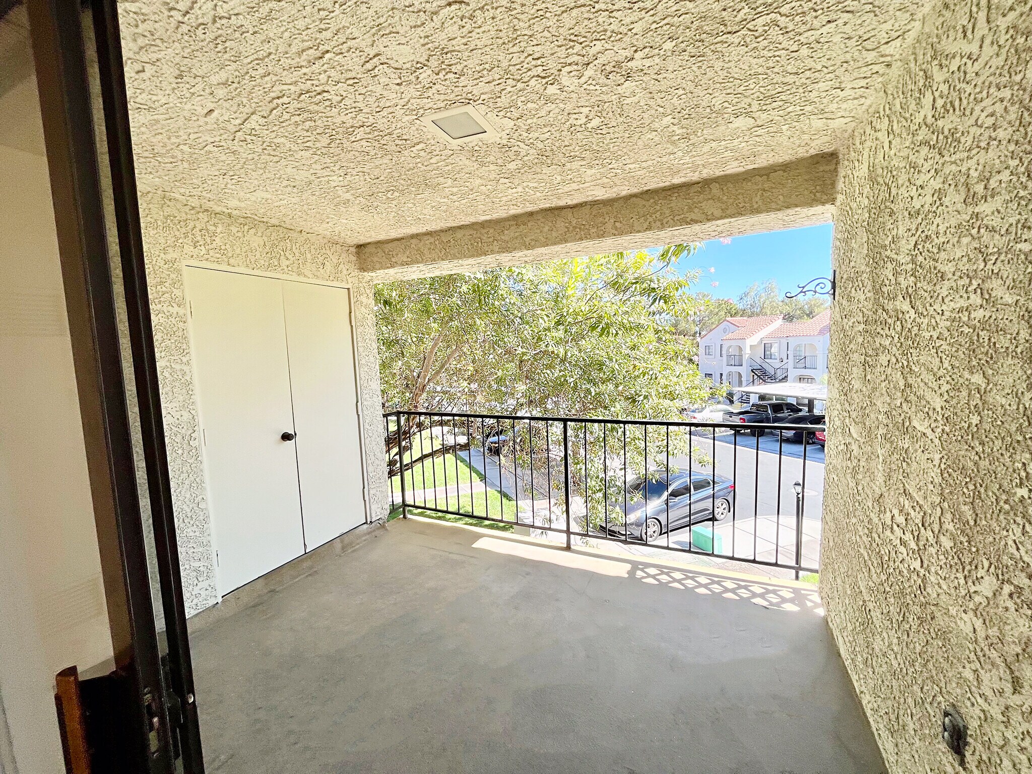 Building Photo - 4747 Nara Vista Way