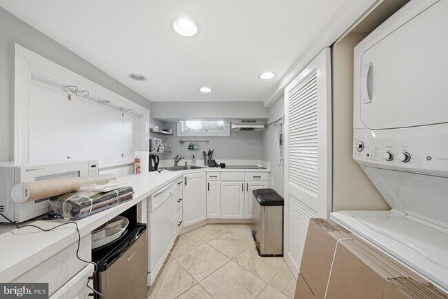 Building Photo - 3357 Stuyvesant Pl NW