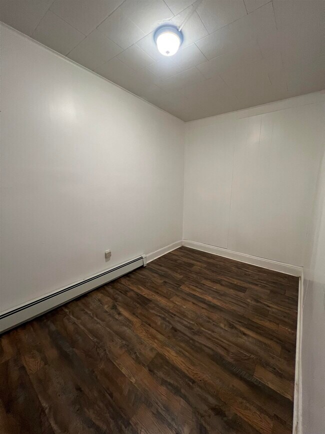 Building Photo - 1511 46th St