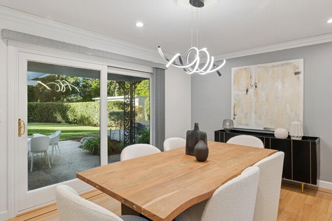 Building Photo - 243 Selby Ln