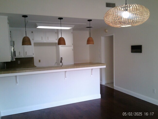 Building Photo - 3200 El Encanto Ct
