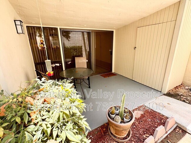 Building Photo - 1655 E Palm Canyon Dr