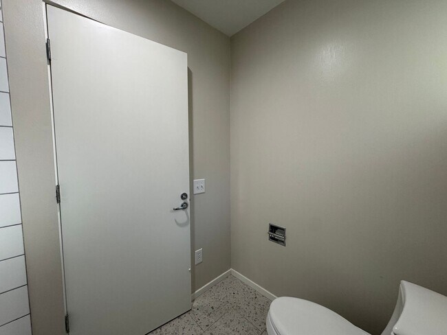 Building Photo - Breathtaking views of Chuckanut Bay!!