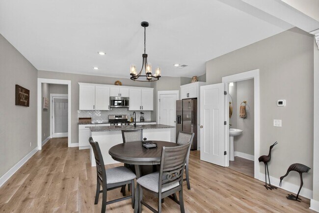 Building Photo - 1525 White Tip Ln
