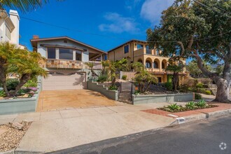 Building Photo - Location, location, location! Wonderful 3-...