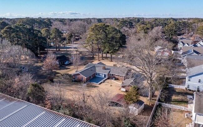Building Photo - 1404 Shelton Rd