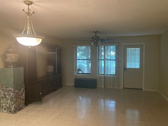 Building Photo - 100 W Village Blvd