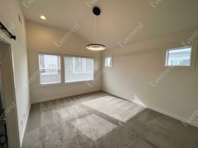 Building Photo - 4-Bedroom Home with Modern Comforts in a P...
