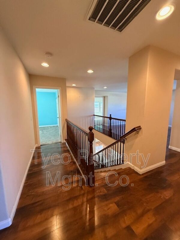 Building Photo - 5215 Sandbar Cove Way