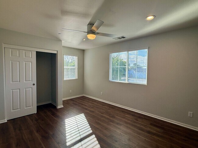 Building Photo - Beautiful 5-Bedroom Home In Oceanside