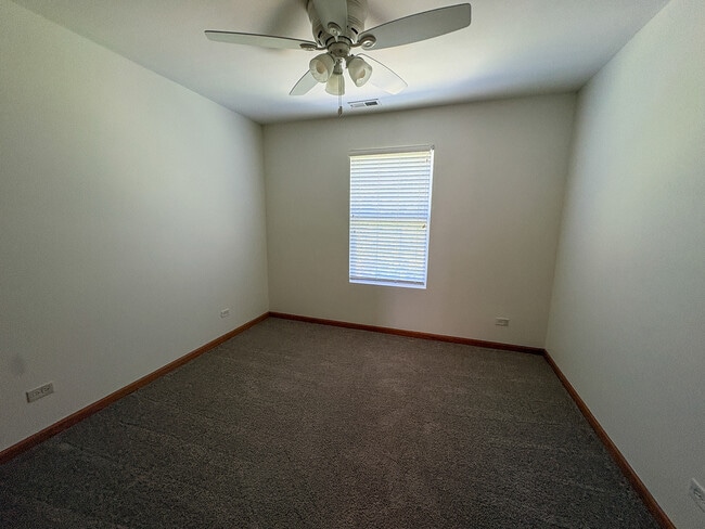 Building Photo - 1453 Millbrook Dr