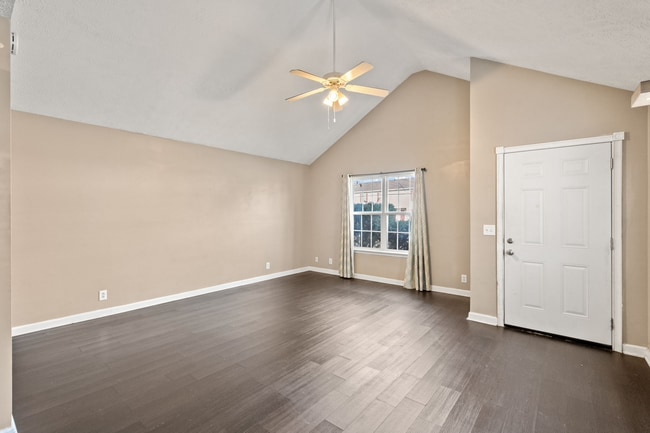 Building Photo - 1576 Chariot Dr