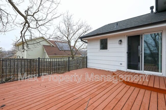 Building Photo - 2400 Rocklyn Dr