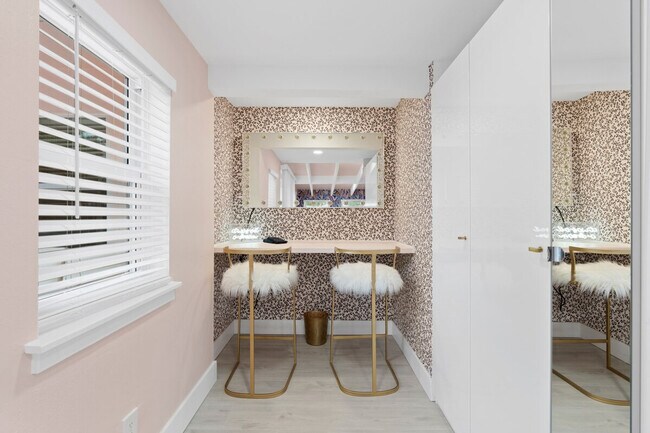 Building Photo - 26 Northeast St