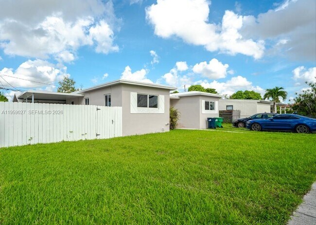 Building Photo - 1020 SW 74th Ave