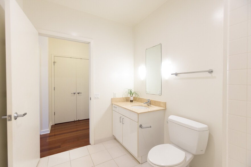 Building Photo - 451 Kansas St