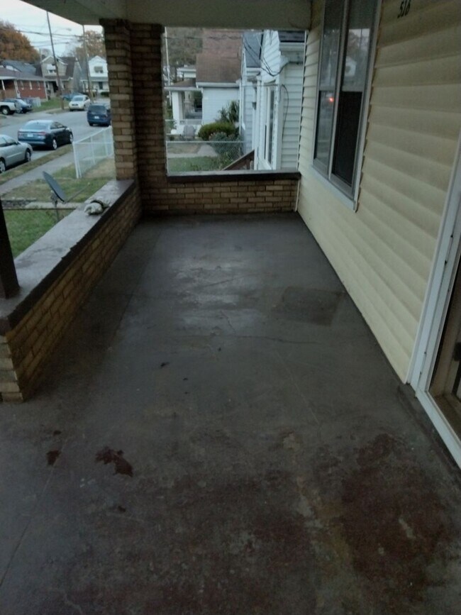Building Photo - Sneak Preview 516 Dresden ave